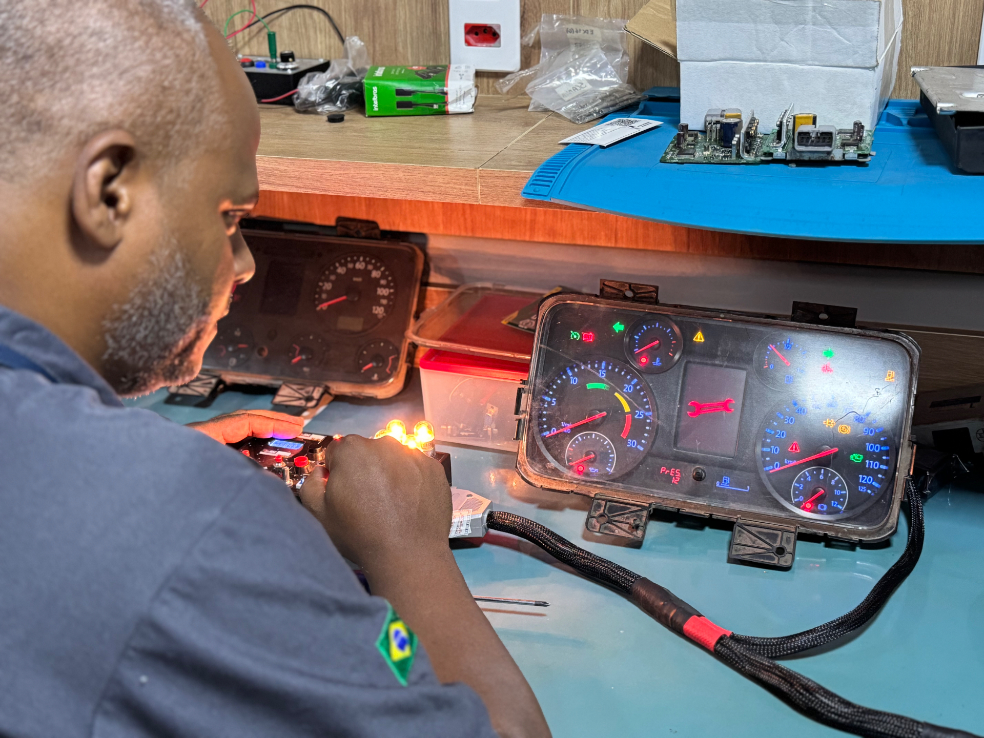 Reparo de painel de instrumentos iluminado